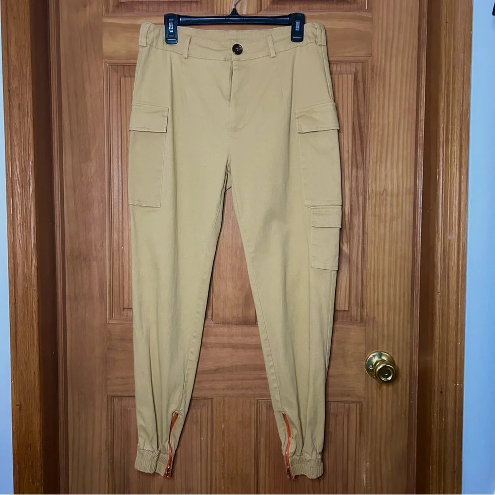 Women’s Tan Cargo Pants - Picture 1 of 8